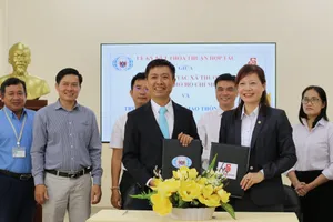 Đại diện Saigon Co.op và Trường Cao đẳng Giao thông vận tải TPHCM ký kết hợp tác