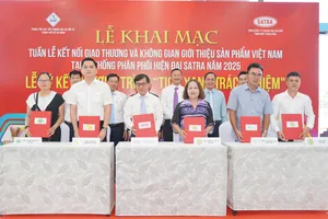 Tổng Công ty Thương mại Sài Gòn TNHH MTV (SATRA) ký kết với 10 nhà cung cấp tham gia chương trình “Tick xanh trách nhiệm” 