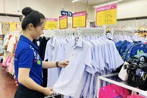 Sản phẩm dành cho học sinh được bình ổn giá mùa tựu trường bán tại Co.opmart