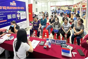 Nhiều khách hàng thân thiết của siêu thị Co.opmart Sóc Trăng được khám bệnh miễn phí