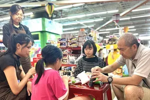 Không gian mua sắm đa tiện ích của Co.opXtra Tân Phong