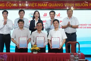 Liên minh Hợp tác xã TP Huế, Hội Doanh nhân trẻ TP Huế và Liên hiệp Hợp tác xã Thương mại TPHCM (Saigon Co.op) ký biên bản hợp tác