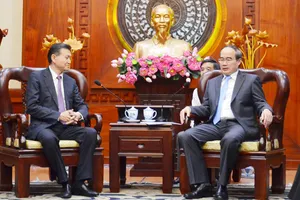 Bí thư Thành ủy TPHCM Nguyễn Thiện Nhân tiếp Chủ tịch Liên đoàn Cờ vua Thế giới