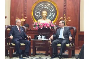 Bí thư Thành ủy TPHCM Nguyễn Thiện Nhân  tiếp ông Tsutomu Takabe, nguyên Bộ trưởng Nông Lâm Thủy sản Nhật Bản, Cố vấn đặc biệt Liên minh Nghị sĩ Hữu nghị Nhật-Việt