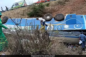 Nam Phi: Tai nạn xe khách, ít nhất 40 người thiệt mạng