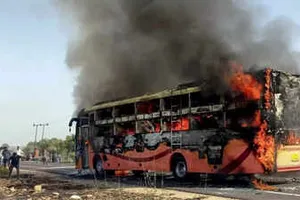 Ấn Độ: Cháy xe buýt, ít nhất 20 người thiệt mạng 