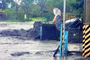 Đảo Đài Loan sơ tán hàng ngàn người trước khi bão Fung-wong đổ bộ