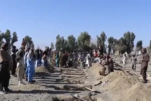 Pakistan và Afghanistan giao tranh