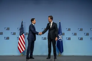 Mỹ sẽ xem xét lại quan hệ với NATO