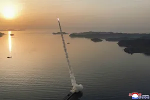 Triều Tiên tuyên bố thử tên lửa đạn đạo cải tiến mang đầu đạn chùm