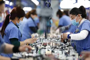 Kinh tế Trung Quốc tiệm cận mục tiêu tăng trưởng nửa đầu năm 2026