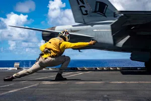 Tàu sân bay USS Abraham Lincoln trở về Mỹ sau khi tham chiến tại Trung Đông