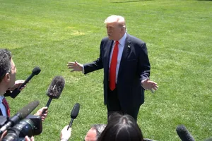 Tổng thống Donald Trump treo thưởng 1 triệu USD cho thông tin dẫn đến kết án tội gian lận bầu cử