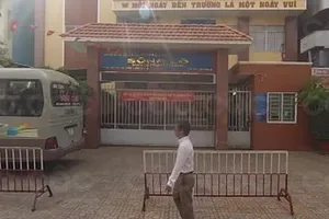  Không có chuyện giáo viên bắt học sinh ngậm dép