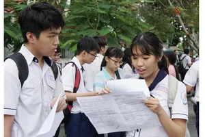 Thí sinh dự kỳ thi THPT Quốc gia 2019, tại điểm thi Lê Thánh Tôn, quận 7, TPHCM. Ảnh: HOÀNG HÙNG