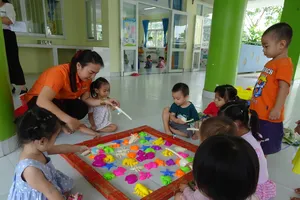 Giáo viên Trường Mầm non 2-9, huyện Hóc Môn trong hoạt động lên lớp