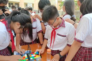 Trường học không vận động tài trợ để hỗ trợ thu nhập cho giáo viên