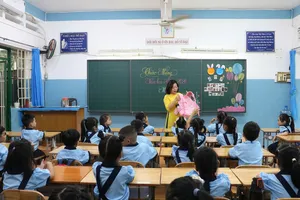 Học sinh Trường Tiểu học Nguyễn Văn Triết (phường Linh Xuân, TPHCM) trong ngày tựu trường, sáng 20-8