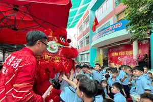 Học sinh Trường Tiểu học Phú Thọ (phường Phú Thọ) vui tươi trong ngày học đầu năm