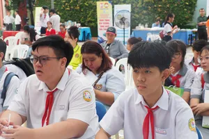 Học sinh lớp 9 tham gia ngày hội tư vấn tuyển sinh do UBND phường Hòa Hưng tổ chức. Ảnh minh họa