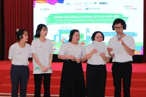 Giáo viên tham gia chương trình tập huấn nâng cao năng lực an toàn giao thông vào sáng 2-4