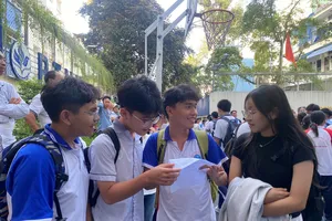 Học sinh tham gia kỳ thi thử tuyển sinh lớp 10 đợt 1 do Trung tâm Phát triển năng lực người học (phường An Đông, TPHCM) tổ chức trong hai ngày 28 và 29-3 