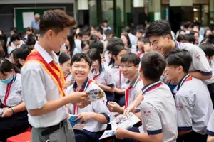 Học sinh Trường THCS Đức Trí (phường Cầu Ông Lãnh, TPHCM) tìm hiểu về lựa chọn nguyện vọng tuyển sinh lớp 10, năm học 2026-2027