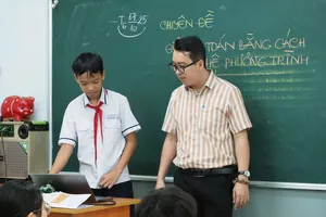 Học sinh lớp 9, Trường THCS Nguyễn Du trong giờ học môn Toán trong năm học 2025-2026