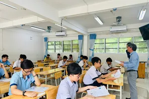 Thí sinh tại điểm thi Trường THPT Phước Long (phường Phước Long). Ảnh: THU TÂM