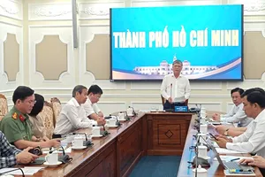 Giám đốc Sở GD-ĐT TPHCM Nguyễn Văn Hiếu báo cáo công tác chuẩn bị cho kỳ thi tốt nghiệp THPT năm 2026