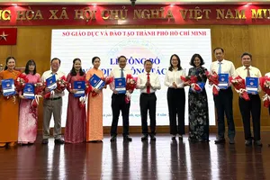 Sở GD-ĐT TPHCM trao các quyết định điều động và bổ nhiệm hiệu trưởng trường học