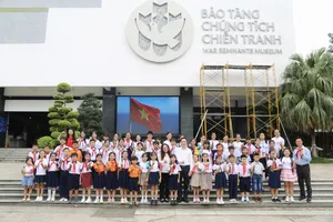 Chuyến tham quan, học tập của hơn 60 thành viên Câu lạc bộ "Ngòi bút nhỏ xinh". Ảnh: HOÀNG VY.