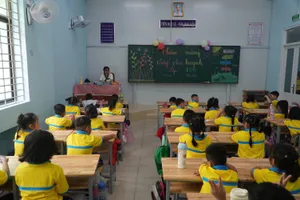 Học sinh Trường TH-THCS-THPT Lê Thị Riêng (phường Thới An, TPHCM) chuẩn bị cho năm học mới