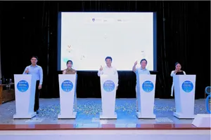 Ban tổ chức bấm nút phát động Cuộc thi Canva Creative Challenge với chủ đề “Đánh thức năng lực số - Hành trình làm chủ tương lai”