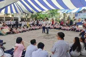 Trường THPT chuyên Trần Đại Nghĩa (phường An Khánh, TPHCM) là một trong 298 trường xây dựng mô hình tự quản về phòng, chống bạo lực học đường