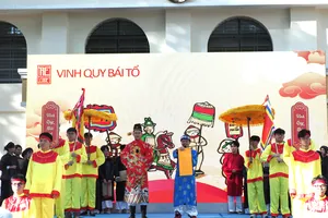 Học sinh Trường THPT Lê Quý Đôn tham gia tiết mục sân khấu hóa tái hiện cuộc đời nhà bác học Lê Quý Đôn