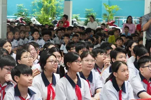 Học sinh Trường Tiểu học - THCS Tân Định (phường Tân Định) trong một hoạt động ở sân trường. Đây là một trong những trường liên cấp sau sắp xếp cơ sở giáo dục