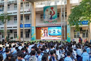 Học sinh Trường THCS Rạng Đông (phường Bình Thạnh) tham gia sinh hoạt chuyên đề giáo dục kỹ năng phòng, chống bạo lực học đường cho học sinh