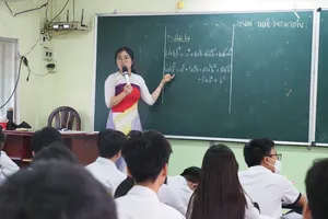 Giáo viên Trường THPT Ernst Thalmann (phường Bến Thành) trong một giờ lên lớp