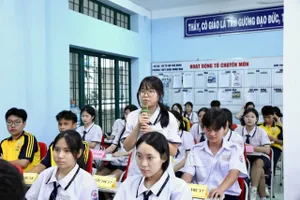 Học sinh Trường THPT Bình Hưng Hòa (phường Bình Hưng Hòa, TPHCM) đối thoại với ban giám hiệu nhà trường