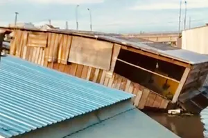  “Hà bá” nuốt chửng 5 căn nhà tại Đồng Tháp