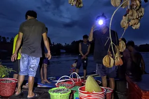 Chợ “hẹn” miền Tây