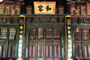 Độc đáo nhà trăm cột bằng gỗ quý tại Đồng Tháp