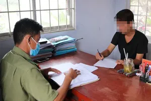 Facebooker Đặng Thanh tại cơ quan công an. Ảnh: CACC