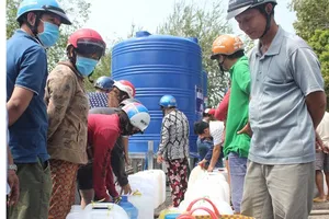 Bến Tre lý giải về giá nước ngọt tăng cao trong mùa hạn mặn 