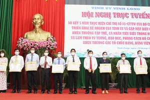 Vĩnh Long khen thưởng nhiều cá nhân học tập, làm theo Bác