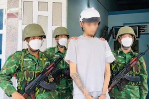 Bến Tre: Bắt đối tượng tàng trữ ma tuý và súng Rulo