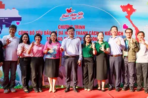 Các đại biểu tham dự buổi lễ