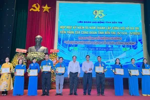 Tuyên dương 86 cán bộ công đoàn tiêu biểu trong hoạt động công đoàn và phong trào công nhân viên chức lao động tại Bến Tre