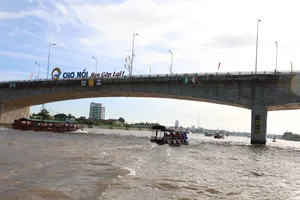 Chợ nổi Cái Răng - điểm đến của miền sông nước Cửu Long. Ảnh: CAO PHONG